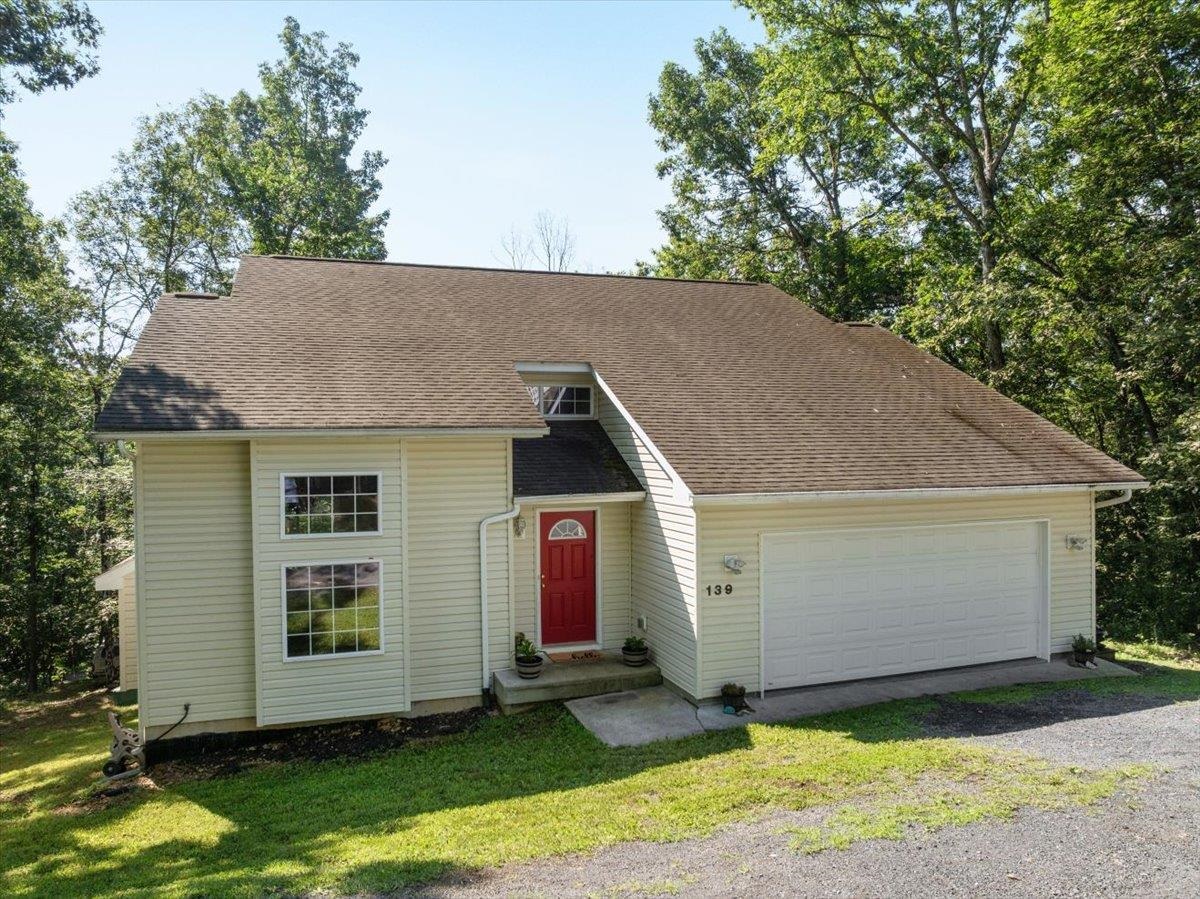139 MAPLE AVE, MOUNT JACKSON, Virginia 22842, 3 Bedrooms Bedrooms, ,2 BathroomsBathrooms,Residential,139 MAPLE AVE,667003 MLS # 667003