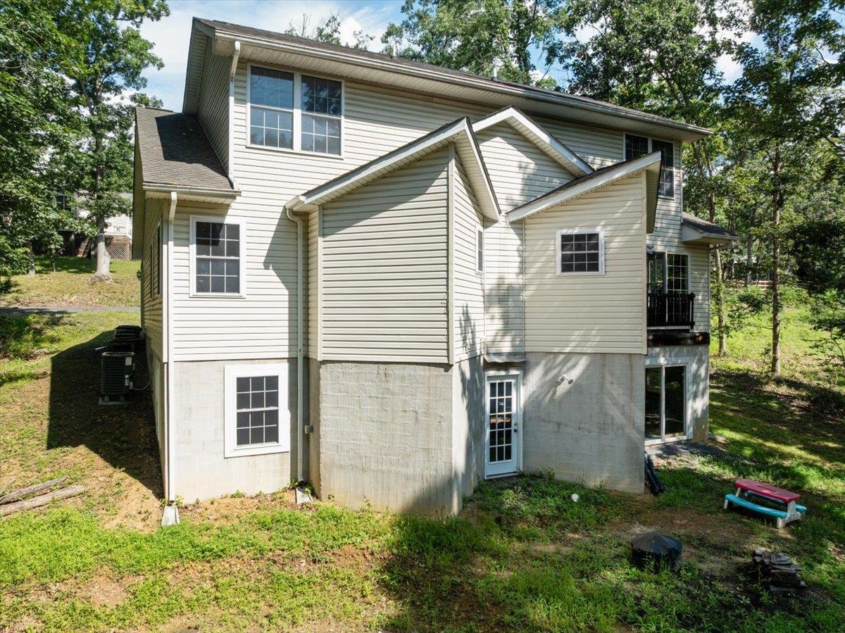 139 MAPLE AVE, MOUNT JACKSON, Virginia 22842, 3 Bedrooms Bedrooms, ,2 BathroomsBathrooms,Residential,139 MAPLE AVE,667003 MLS # 667003