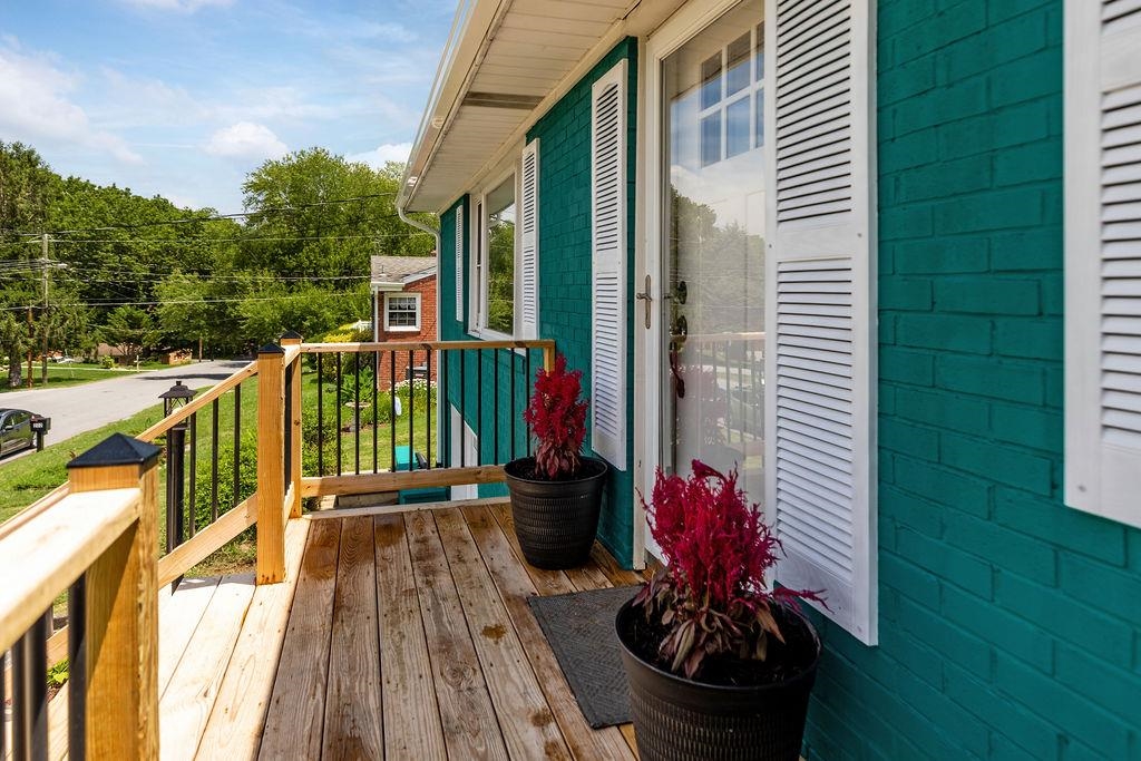 204 BURNLEY DR, STAUNTON, Virginia 24401, 3 Bedrooms Bedrooms, ,2 BathroomsBathrooms,Residential,204 BURNLEY DR,667007 MLS # 667007