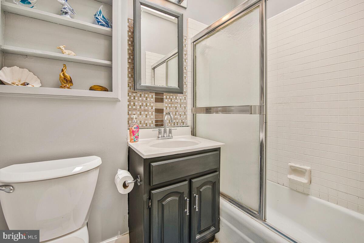 1374 C ST NE, WASHINGTON, District Of Columbia 20002, 2 Bedrooms Bedrooms, ,1 BathroomBathrooms,Residential,For sale,1374 C ST NE,DCDC2204984 MLS # DCDC2204984