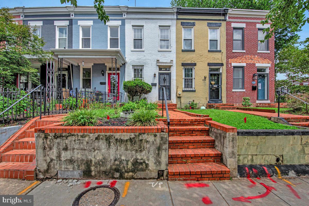 1374 C ST NE, WASHINGTON, District Of Columbia 20002, 2 Bedrooms Bedrooms, ,1 BathroomBathrooms,Residential,For sale,1374 C ST NE,DCDC2204984 MLS # DCDC2204984