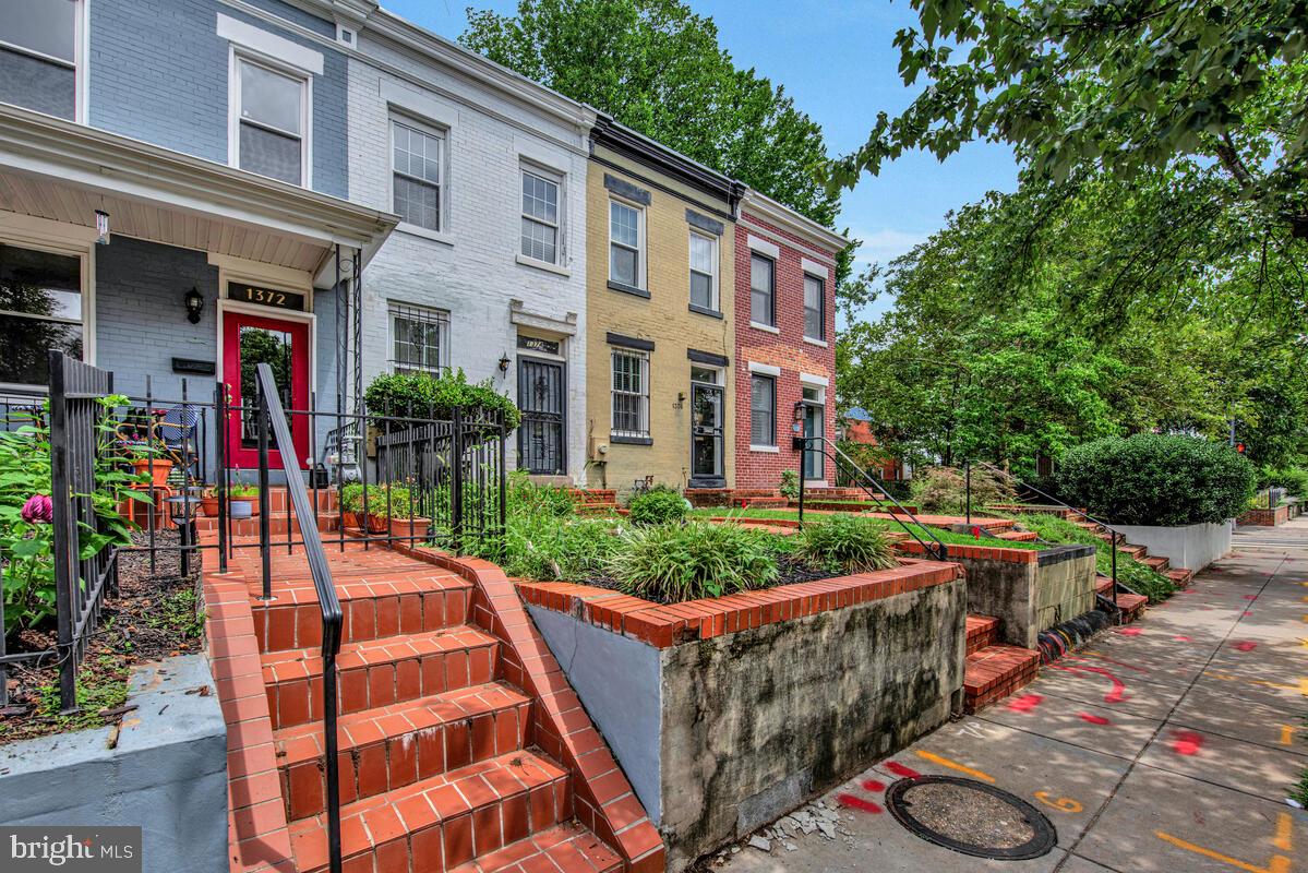 1374 C ST NE, WASHINGTON, District Of Columbia 20002, 2 Bedrooms Bedrooms, ,1 BathroomBathrooms,Residential,For sale,1374 C ST NE,DCDC2204984 MLS # DCDC2204984