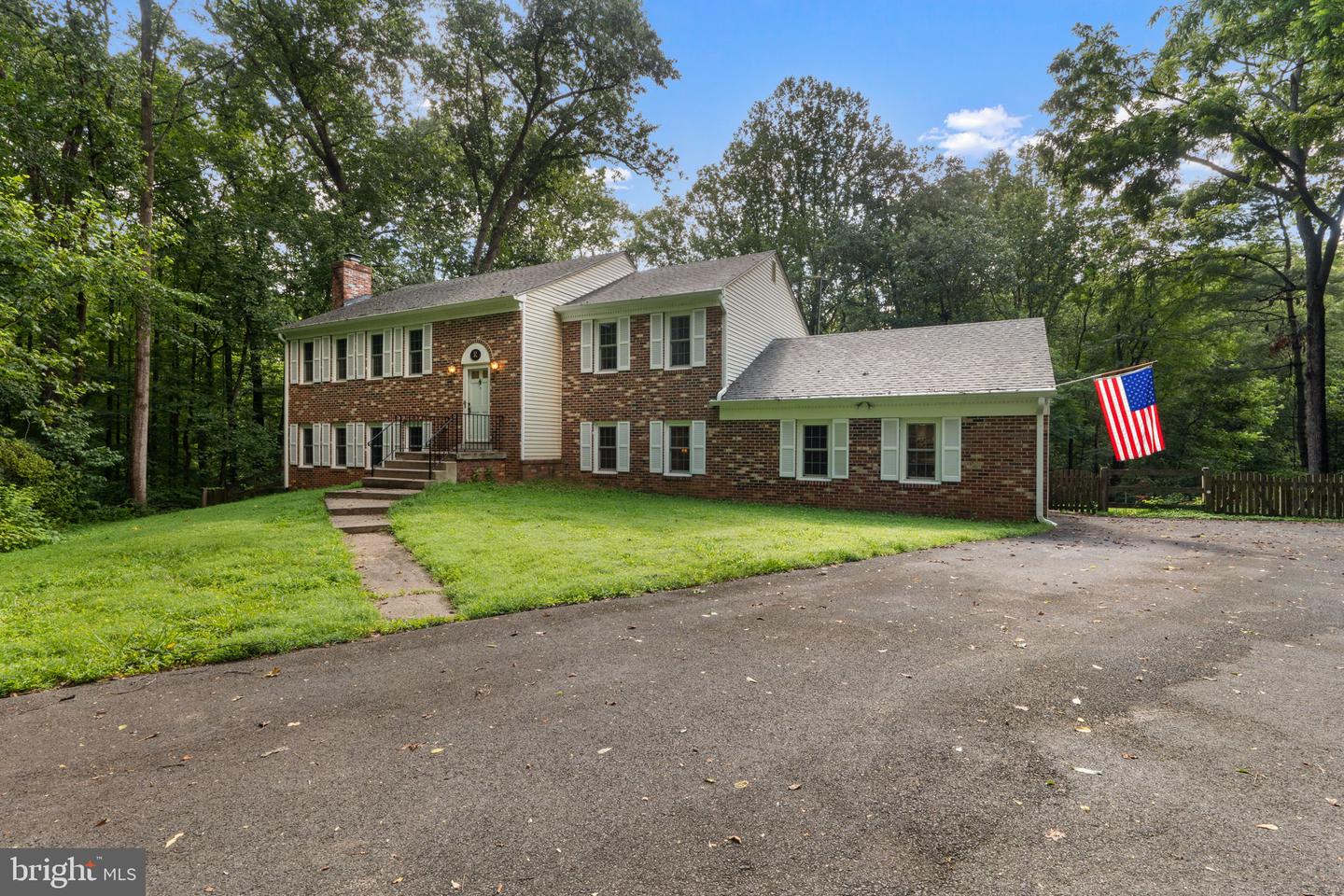 5937 WICKIE CT, WARRENTON, Virginia 20187, 4 Bedrooms Bedrooms, ,3 BathroomsBathrooms,Residential,For sale,5937 WICKIE CT,VAFQ2017000 MLS # VAFQ2017000