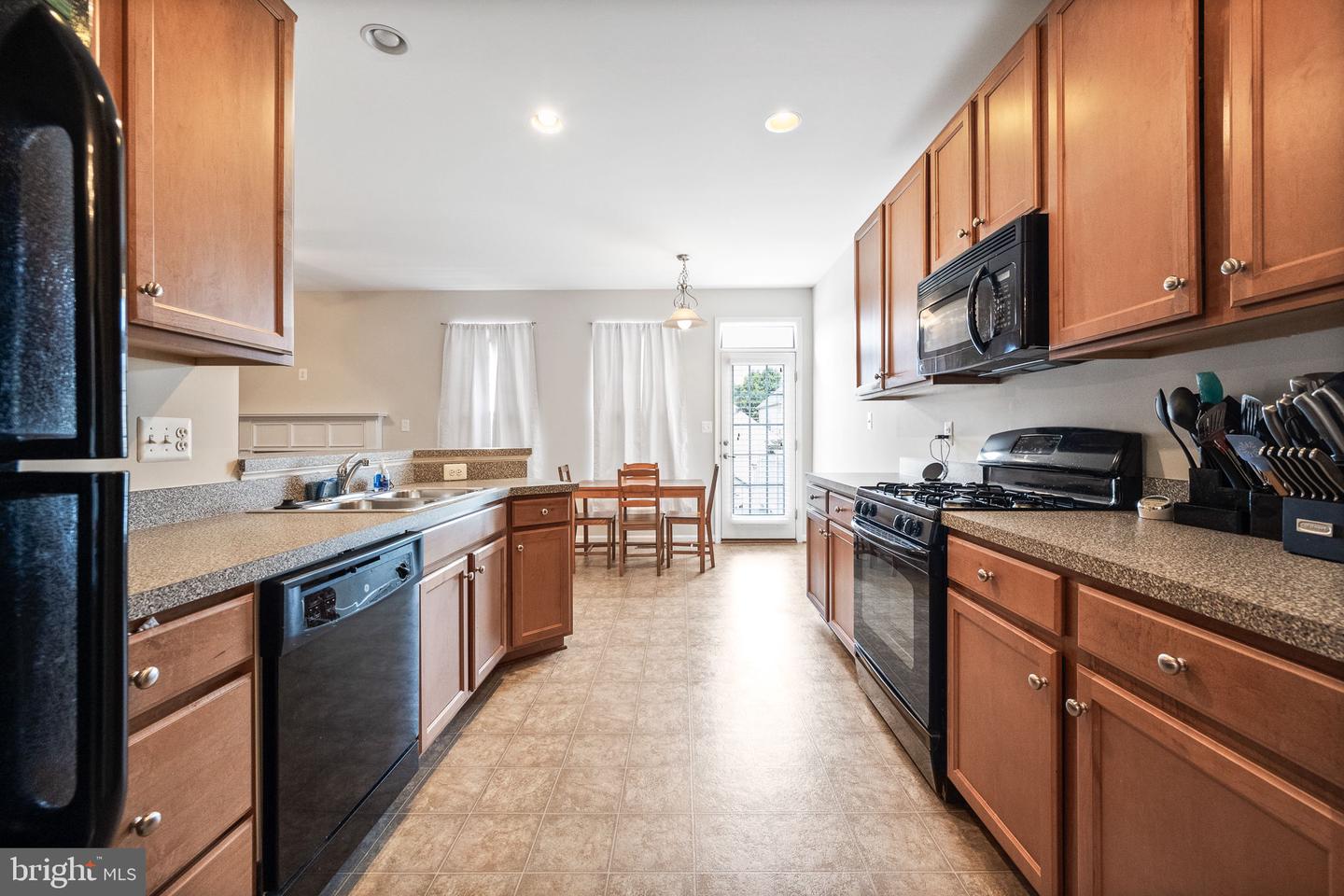 16438 REGATTA LN, WOODBRIDGE, Virginia 22191, 3 Bedrooms Bedrooms, ,2 BathroomsBathrooms,Residential,For sale,16438 REGATTA LN,VAPW2097006 MLS # VAPW2097006