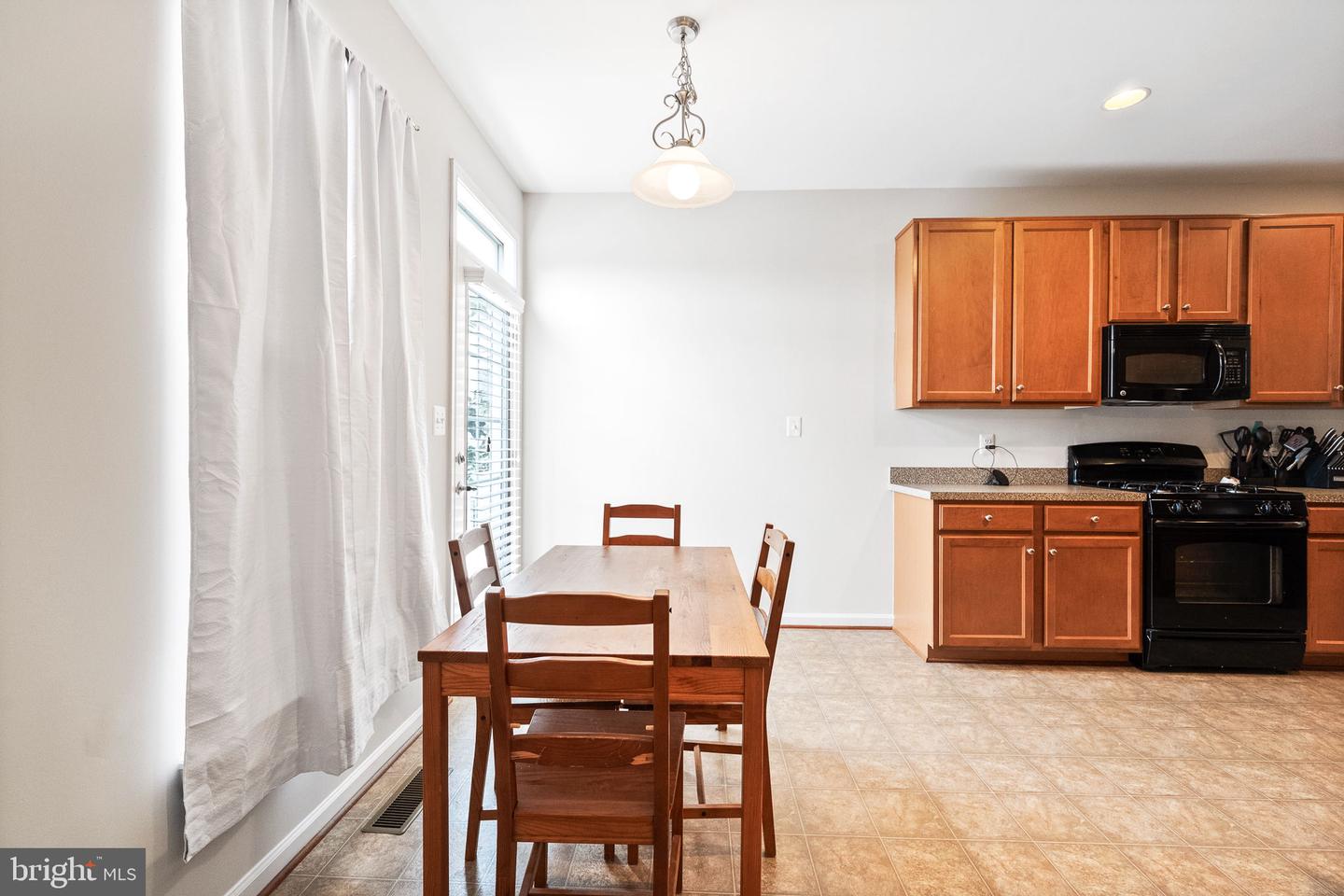 16438 REGATTA LN, WOODBRIDGE, Virginia 22191, 3 Bedrooms Bedrooms, ,2 BathroomsBathrooms,Residential,For sale,16438 REGATTA LN,VAPW2097006 MLS # VAPW2097006