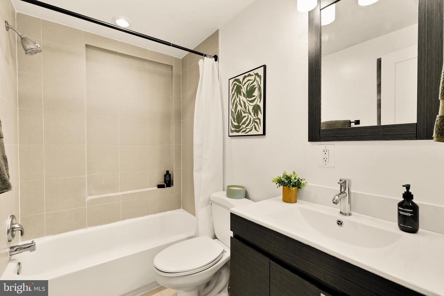 1314 MASSACHUSETTS AVE NW #703, WASHINGTON, District Of Columbia 20005, 1 Bedroom Bedrooms, ,1 BathroomBathrooms,Residential,For sale,1314 MASSACHUSETTS AVE NW #703,DCDC2205852 MLS # DCDC2205852