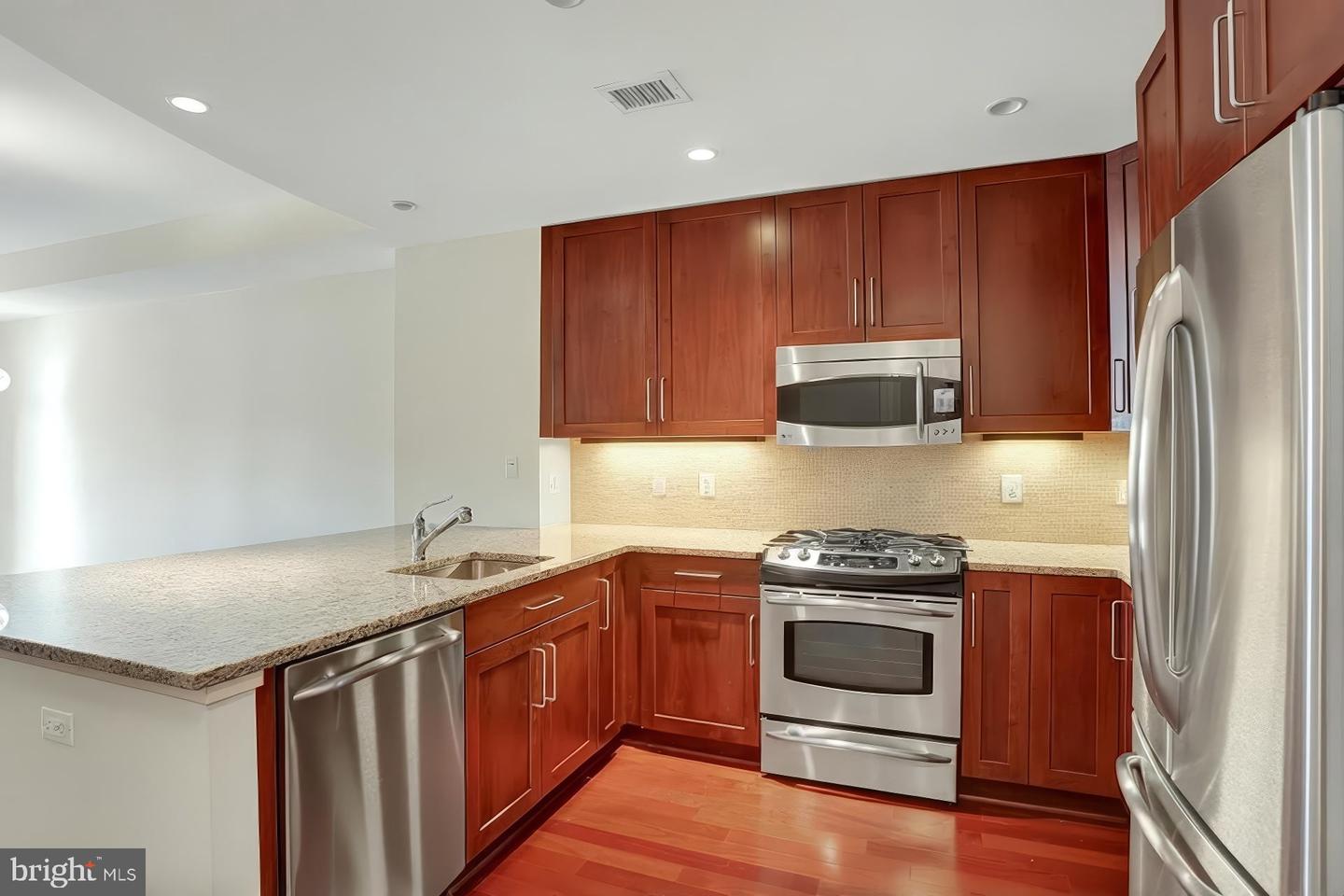 8220 CRESTWOOD HEIGHTS DR #314, MCLEAN, Virginia 22102, 1 Bedroom Bedrooms, ,1 BathroomBathrooms,Residential,For sale,8220 CRESTWOOD HEIGHTS DR #314,VAFX2249376 MLS # VAFX2249376