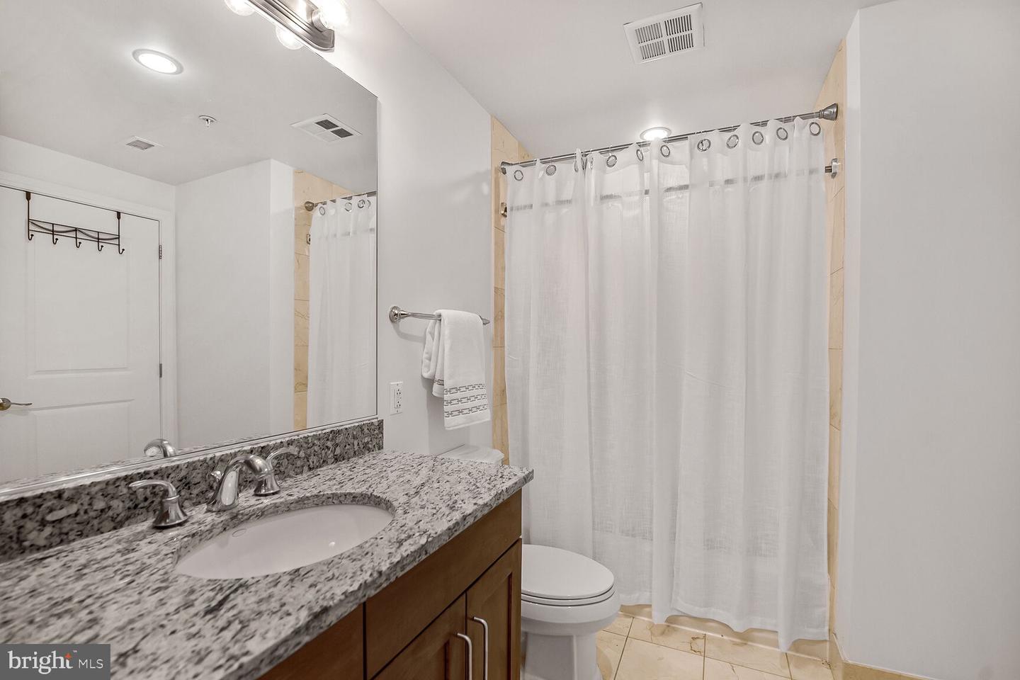 8220 CRESTWOOD HEIGHTS DR #314, MCLEAN, Virginia 22102, 1 Bedroom Bedrooms, ,1 BathroomBathrooms,Residential,For sale,8220 CRESTWOOD HEIGHTS DR #314,VAFX2249376 MLS # VAFX2249376