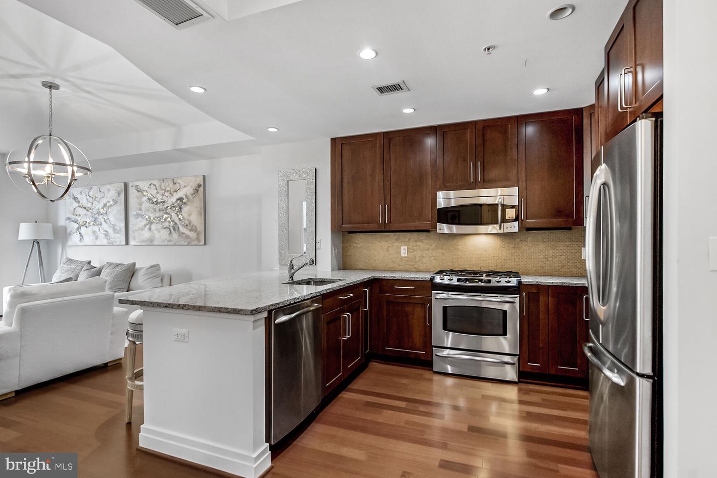 8220 CRESTWOOD HEIGHTS DR #314, MCLEAN, Virginia 22102, 1 Bedroom Bedrooms, ,1 BathroomBathrooms,Residential,For sale,8220 CRESTWOOD HEIGHTS DR #314,VAFX2249376 MLS # VAFX2249376