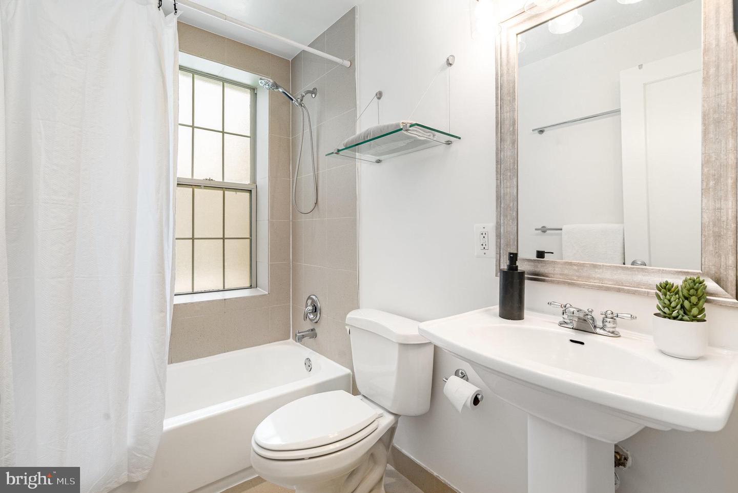 1314 MASSACHUSETTS AVE NW #406, WASHINGTON, District Of Columbia 20005, 1 Bedroom Bedrooms, ,1 BathroomBathrooms,Residential,For sale,1314 MASSACHUSETTS AVE NW #406,DCDC2207278 MLS # DCDC2207278