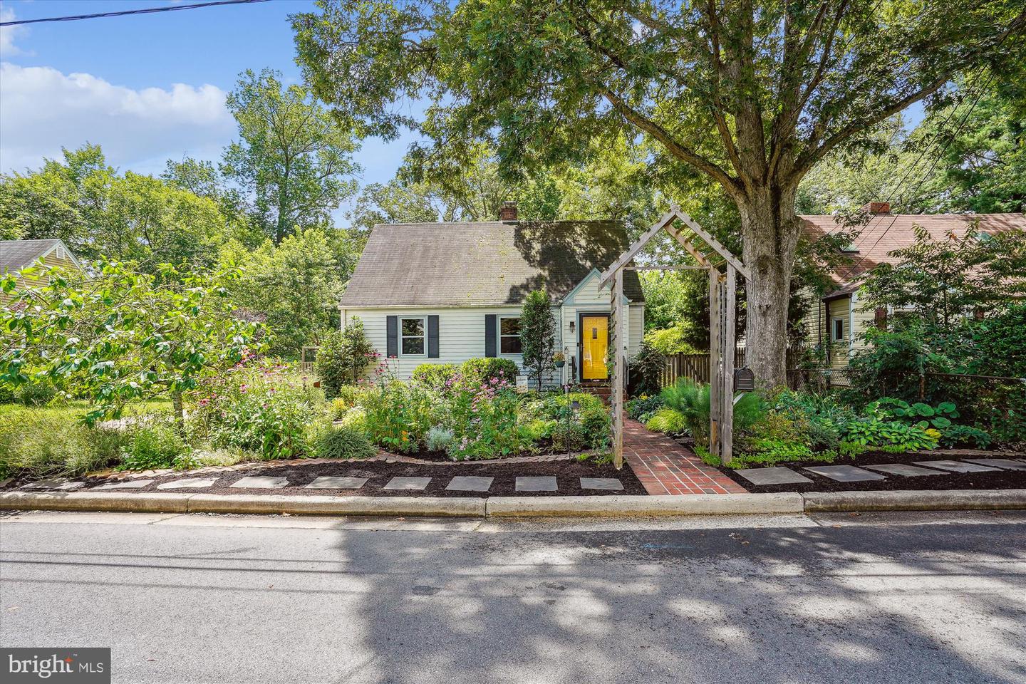 505 RANDOLPH ST, FALLS CHURCH, Virginia 22046, 4 Bedrooms Bedrooms, ,2 BathroomsBathrooms,Residential,For sale,505 RANDOLPH ST,VAFA2003116 MLS # VAFA2003116