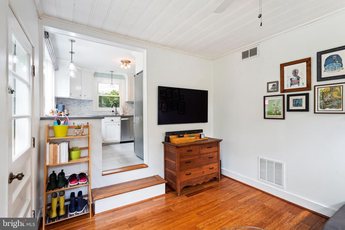 505 RANDOLPH ST, FALLS CHURCH, Virginia 22046, 4 Bedrooms Bedrooms, ,2 BathroomsBathrooms,Residential,For sale,505 RANDOLPH ST,VAFA2003116 MLS # VAFA2003116