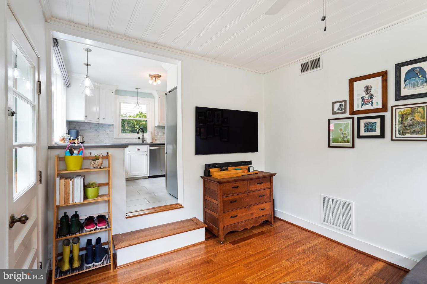 505 RANDOLPH ST, FALLS CHURCH, Virginia 22046, 4 Bedrooms Bedrooms, ,2 BathroomsBathrooms,Residential,For sale,505 RANDOLPH ST,VAFA2003116 MLS # VAFA2003116