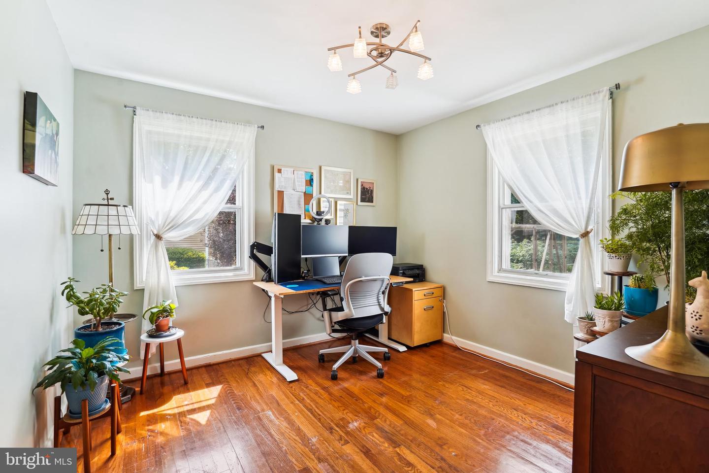 505 RANDOLPH ST, FALLS CHURCH, Virginia 22046, 4 Bedrooms Bedrooms, ,2 BathroomsBathrooms,Residential,For sale,505 RANDOLPH ST,VAFA2003116 MLS # VAFA2003116