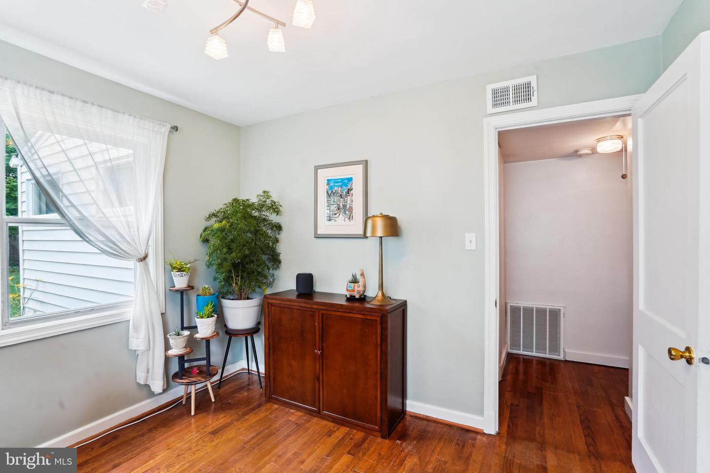 505 RANDOLPH ST, FALLS CHURCH, Virginia 22046, 4 Bedrooms Bedrooms, ,2 BathroomsBathrooms,Residential,For sale,505 RANDOLPH ST,VAFA2003116 MLS # VAFA2003116