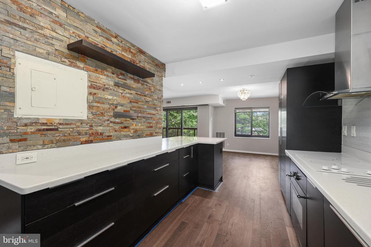 309 YOAKUM PKWY #306, ALEXANDRIA, Virginia 22304, 2 Bedrooms Bedrooms, ,2 BathroomsBathrooms,Residential,For sale,309 YOAKUM PKWY #306,VAAX2047090 MLS # VAAX2047090