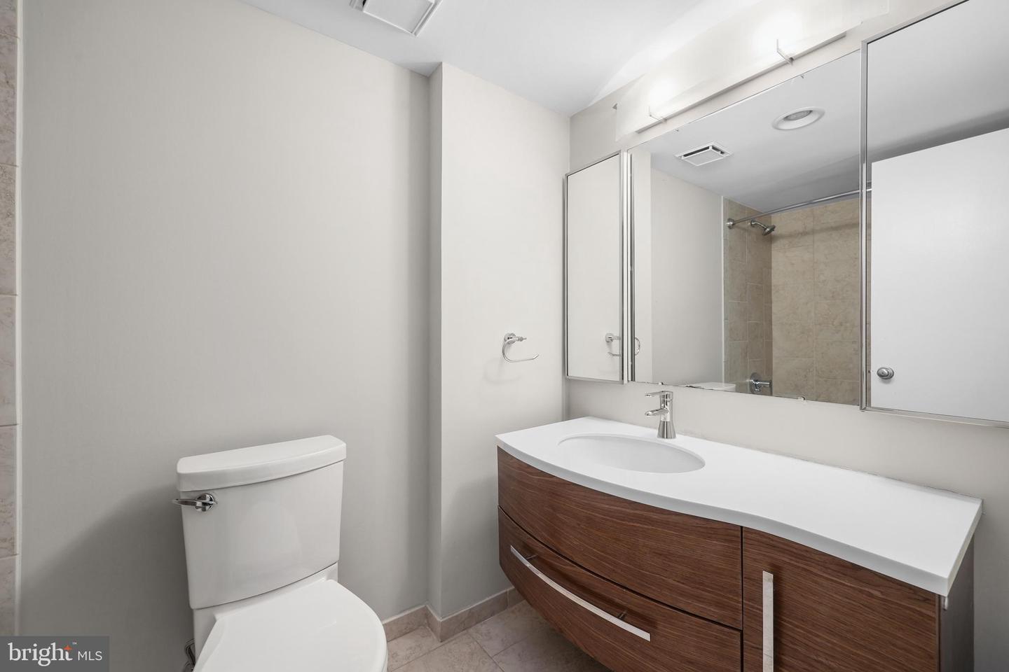 309 YOAKUM PKWY #306, ALEXANDRIA, Virginia 22304, 2 Bedrooms Bedrooms, ,2 BathroomsBathrooms,Residential,For sale,309 YOAKUM PKWY #306,VAAX2047090 MLS # VAAX2047090