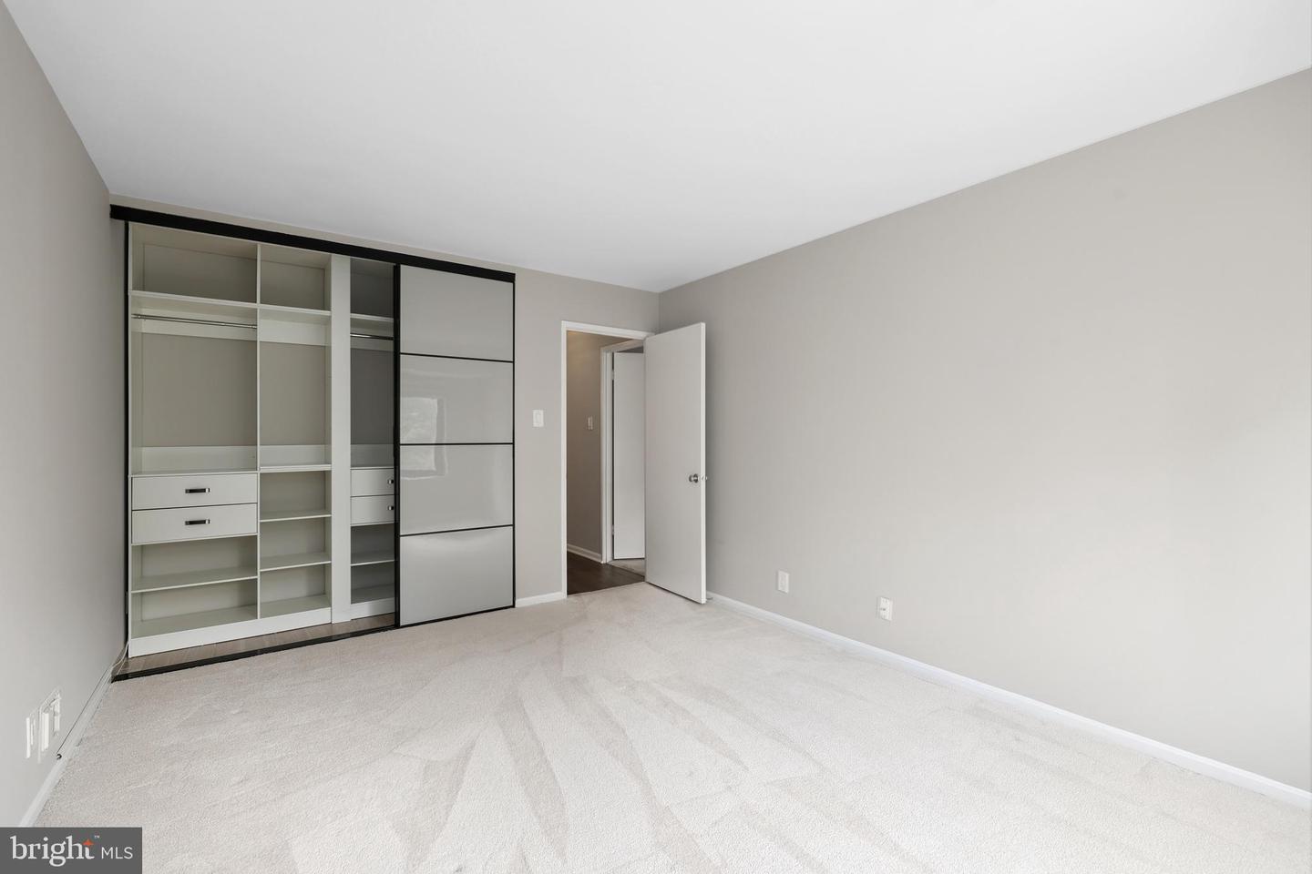 309 YOAKUM PKWY #306, ALEXANDRIA, Virginia 22304, 2 Bedrooms Bedrooms, ,2 BathroomsBathrooms,Residential,For sale,309 YOAKUM PKWY #306,VAAX2047090 MLS # VAAX2047090