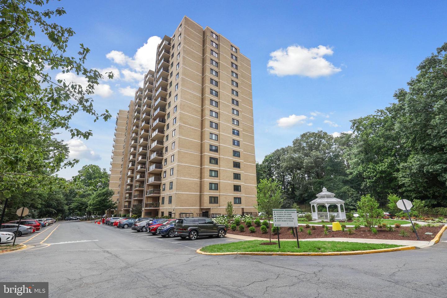 309 YOAKUM PKWY #306, ALEXANDRIA, Virginia 22304, 2 Bedrooms Bedrooms, ,2 BathroomsBathrooms,Residential,For sale,309 YOAKUM PKWY #306,VAAX2047090 MLS # VAAX2047090