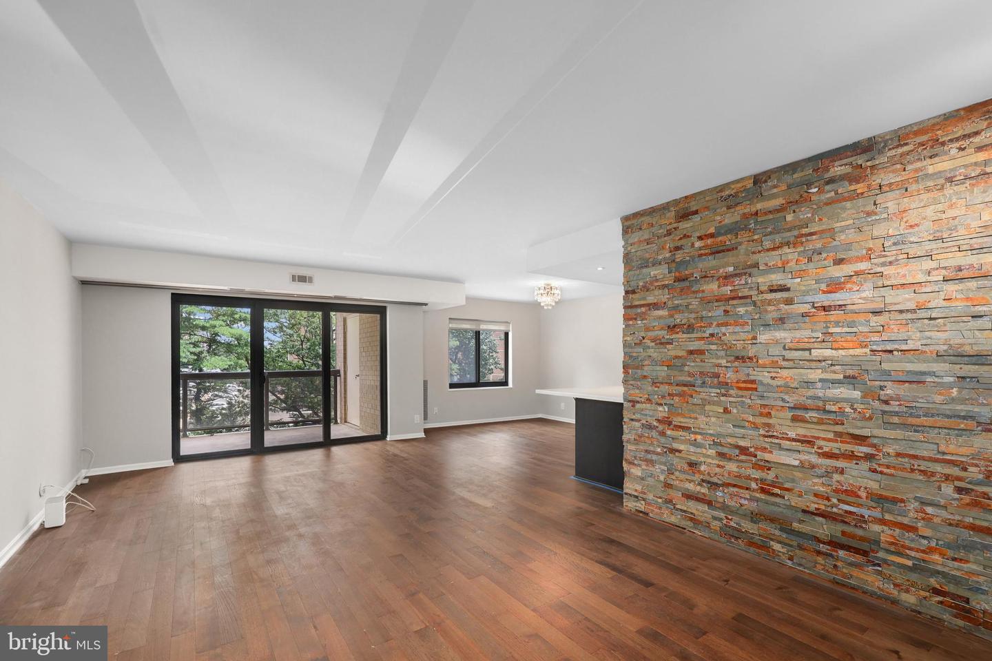 309 YOAKUM PKWY #306, ALEXANDRIA, Virginia 22304, 2 Bedrooms Bedrooms, ,2 BathroomsBathrooms,Residential,For sale,309 YOAKUM PKWY #306,VAAX2047090 MLS # VAAX2047090