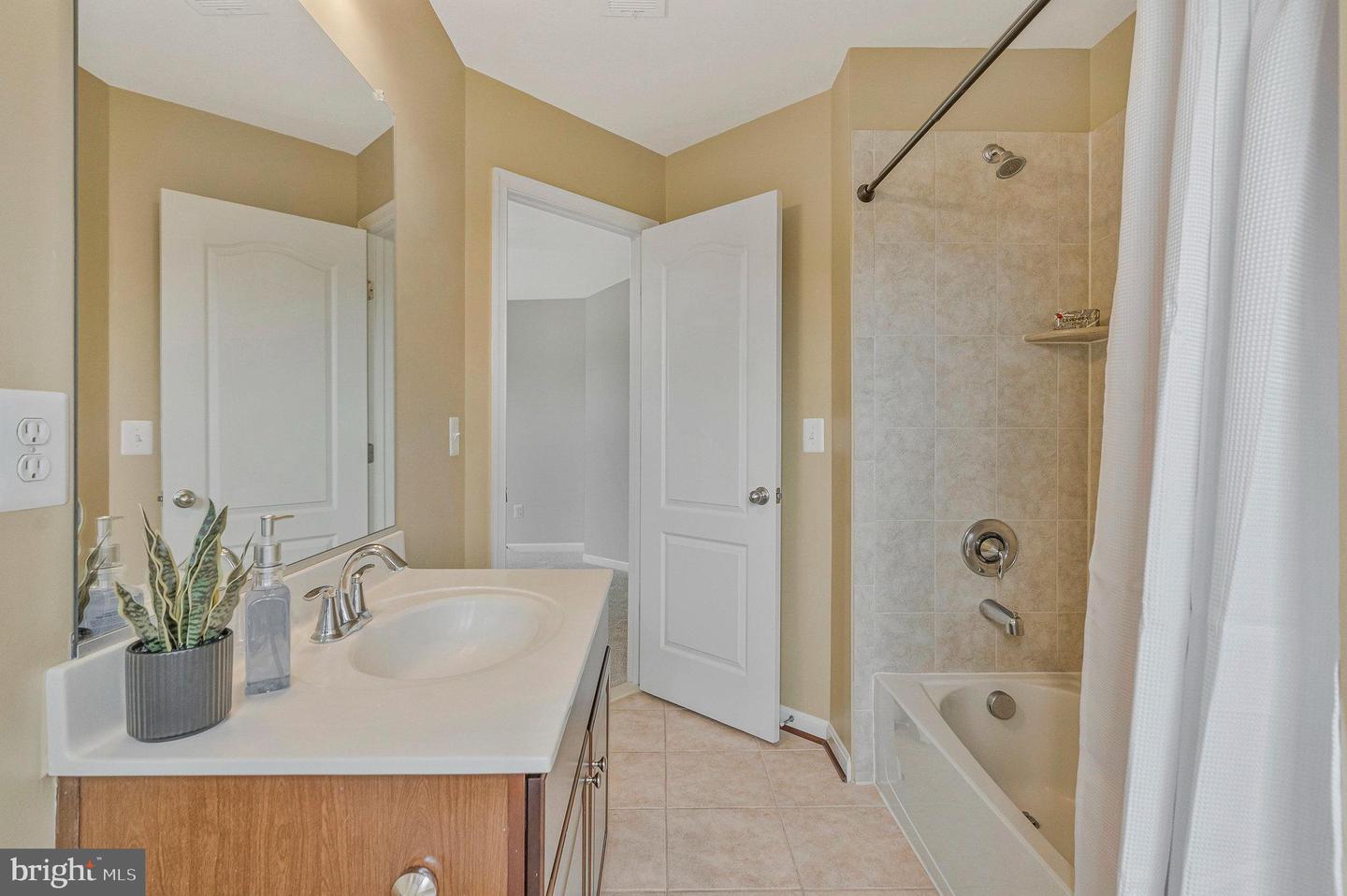 43084 LITTLE ANGEL CT, LEESBURG, Virginia 20176, 5 Bedrooms Bedrooms, ,3 BathroomsBathrooms,Residential,For sale,43084 LITTLE ANGEL CT,VALO2101070 MLS # VALO2101070