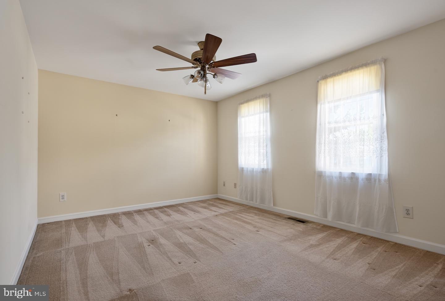 13405 VIRGINIA WILLOW DR, FAIRFAX, Virginia 22033, 3 Bedrooms Bedrooms, ,3 BathroomsBathrooms,Residential,For sale,13405 VIRGINIA WILLOW DR,VAFX2253180 MLS # VAFX2253180