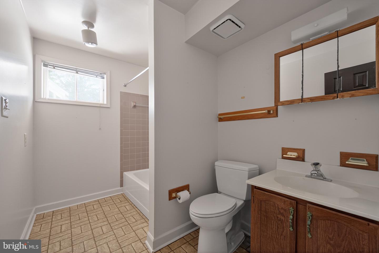 13405 VIRGINIA WILLOW DR, FAIRFAX, Virginia 22033, 3 Bedrooms Bedrooms, ,3 BathroomsBathrooms,Residential,For sale,13405 VIRGINIA WILLOW DR,VAFX2253180 MLS # VAFX2253180