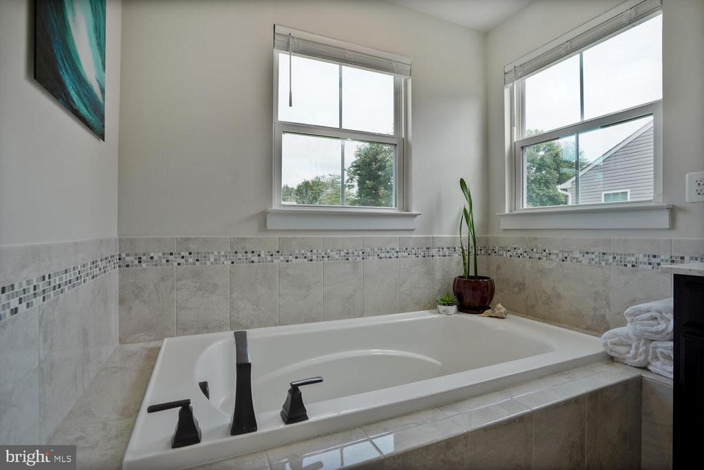 7483 LAKE WILLOW CT, WARRENTON, Virginia, 8 Bedrooms Bedrooms, ,6 BathroomsBathrooms,Residential,7483 LAKE WILLOW CT,VAFQ2017464 MLS # VAFQ2017464