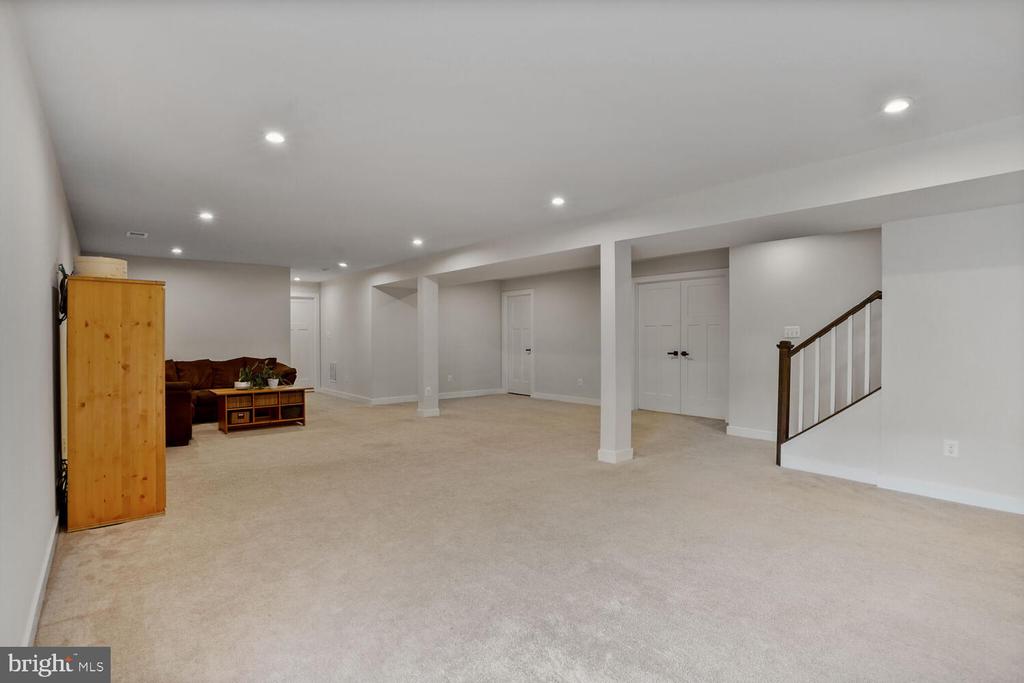 7483 LAKE WILLOW CT, WARRENTON, Virginia, 8 Bedrooms Bedrooms, ,6 BathroomsBathrooms,Residential,7483 LAKE WILLOW CT,VAFQ2017464 MLS # VAFQ2017464