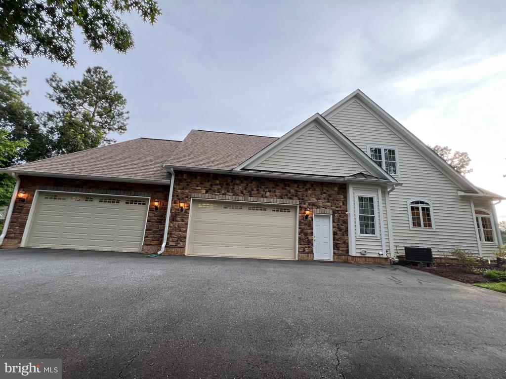 11207 VALOR BRIDGE DR, SPOTSYLVANIA, Virginia 22551, 4 Bedrooms Bedrooms, ,4 BathroomsBathrooms,Residential,11207 VALOR BRIDGE DR,VASP2034776 MLS # VASP2034776
