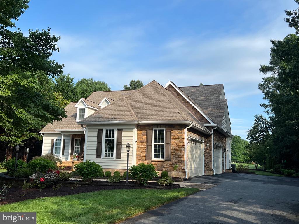 11207 VALOR BRIDGE DR, SPOTSYLVANIA, Virginia 22551, 4 Bedrooms Bedrooms, ,4 BathroomsBathrooms,Residential,11207 VALOR BRIDGE DR,VASP2034776 MLS # VASP2034776