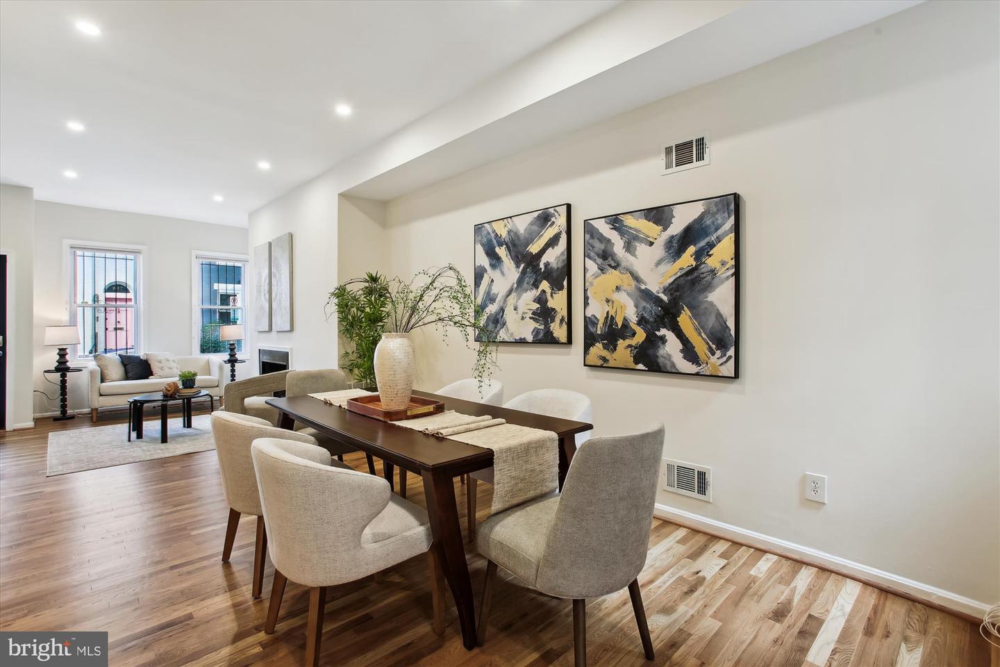 642 14TH PL NE, WASHINGTON, District Of Columbia 20002, 2 Bedrooms Bedrooms, ,1 BathroomBathrooms,Residential,For sale,642 14TH PL NE,DCDC2210168 MLS # DCDC2210168