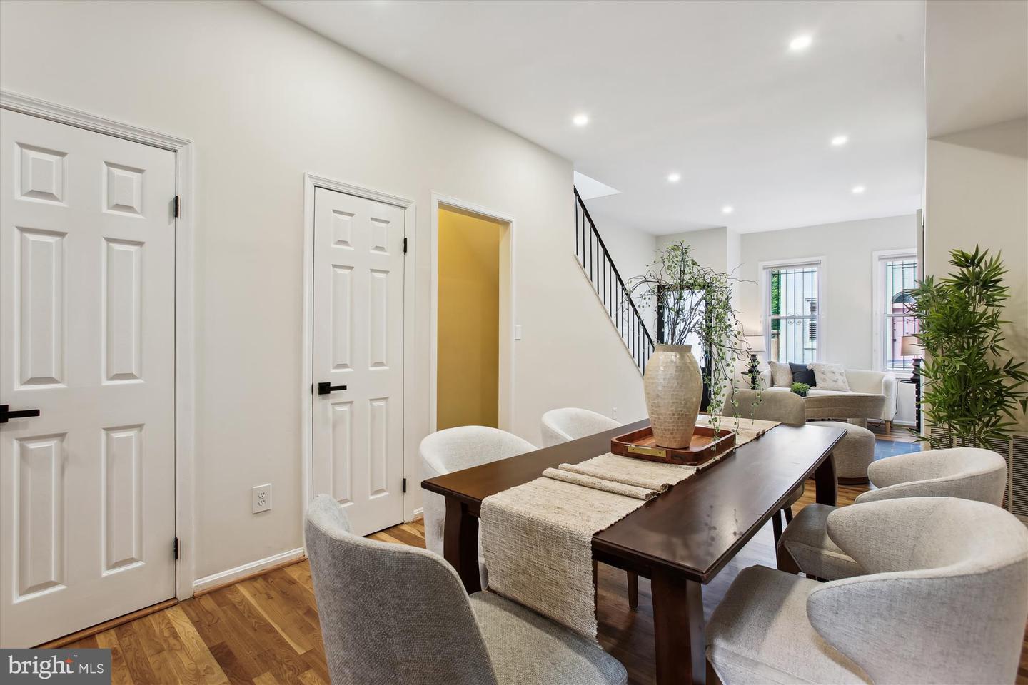 642 14TH PL NE, WASHINGTON, District Of Columbia 20002, 2 Bedrooms Bedrooms, ,1 BathroomBathrooms,Residential,For sale,642 14TH PL NE,DCDC2210168 MLS # DCDC2210168