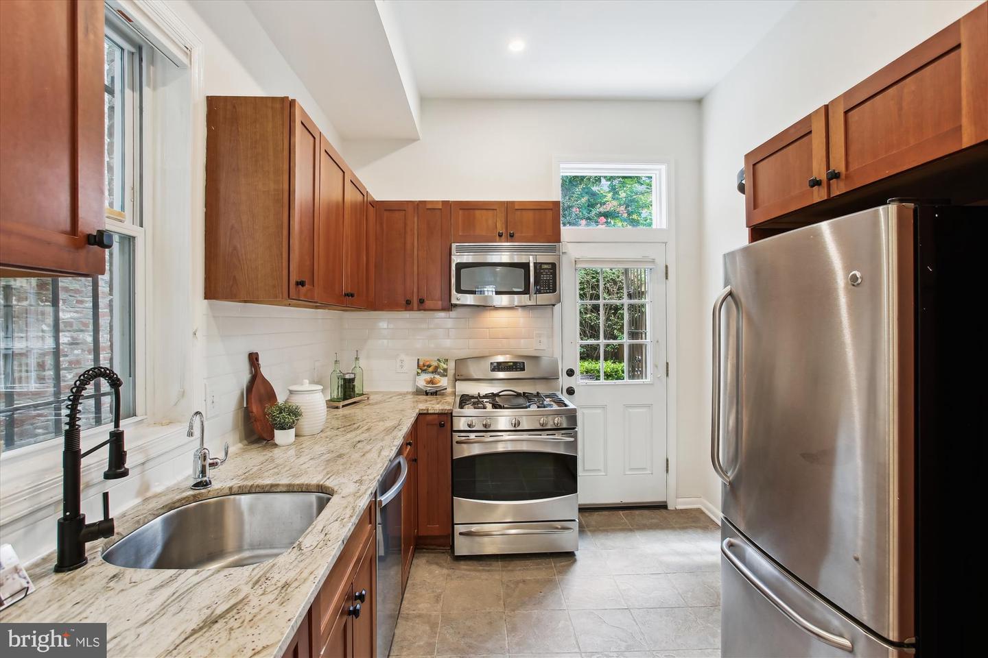 642 14TH PL NE, WASHINGTON, District Of Columbia 20002, 2 Bedrooms Bedrooms, ,1 BathroomBathrooms,Residential,For sale,642 14TH PL NE,DCDC2210168 MLS # DCDC2210168