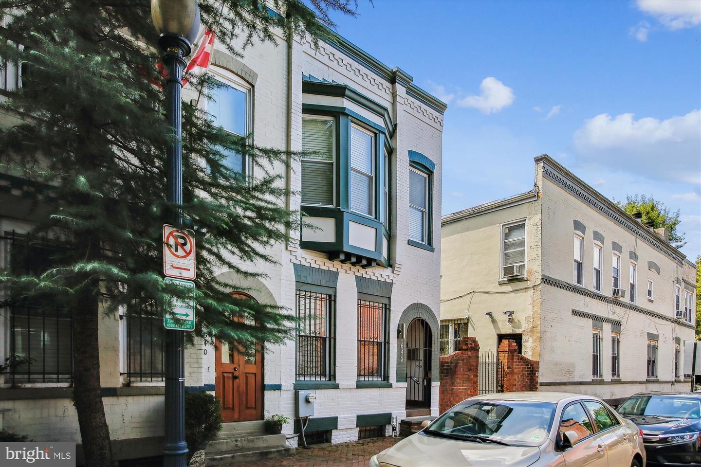 642 14TH PL NE, WASHINGTON, District Of Columbia 20002, 2 Bedrooms Bedrooms, ,1 BathroomBathrooms,Residential,For sale,642 14TH PL NE,DCDC2210168 MLS # DCDC2210168