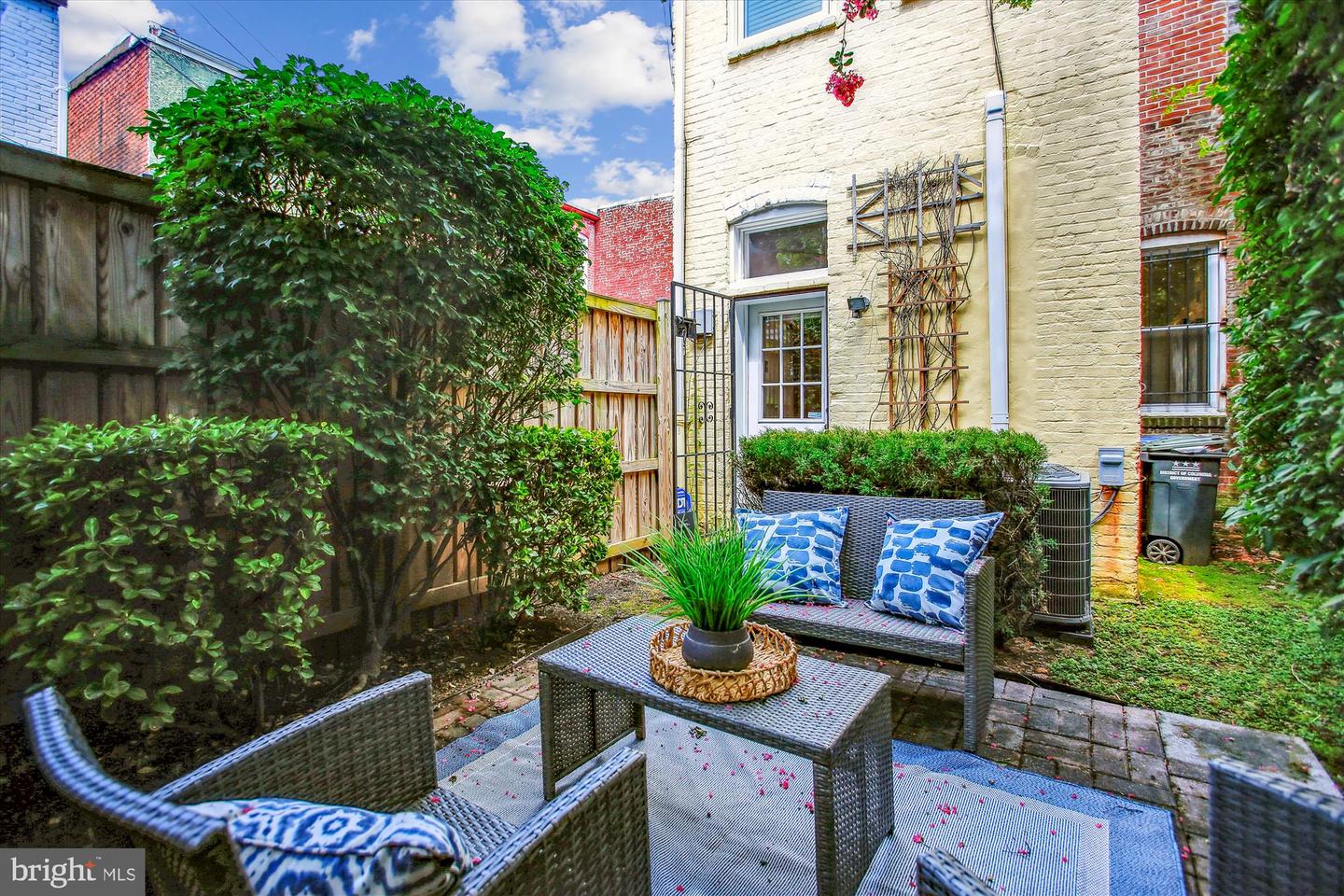 642 14TH PL NE, WASHINGTON, District Of Columbia 20002, 2 Bedrooms Bedrooms, ,1 BathroomBathrooms,Residential,For sale,642 14TH PL NE,DCDC2210168 MLS # DCDC2210168