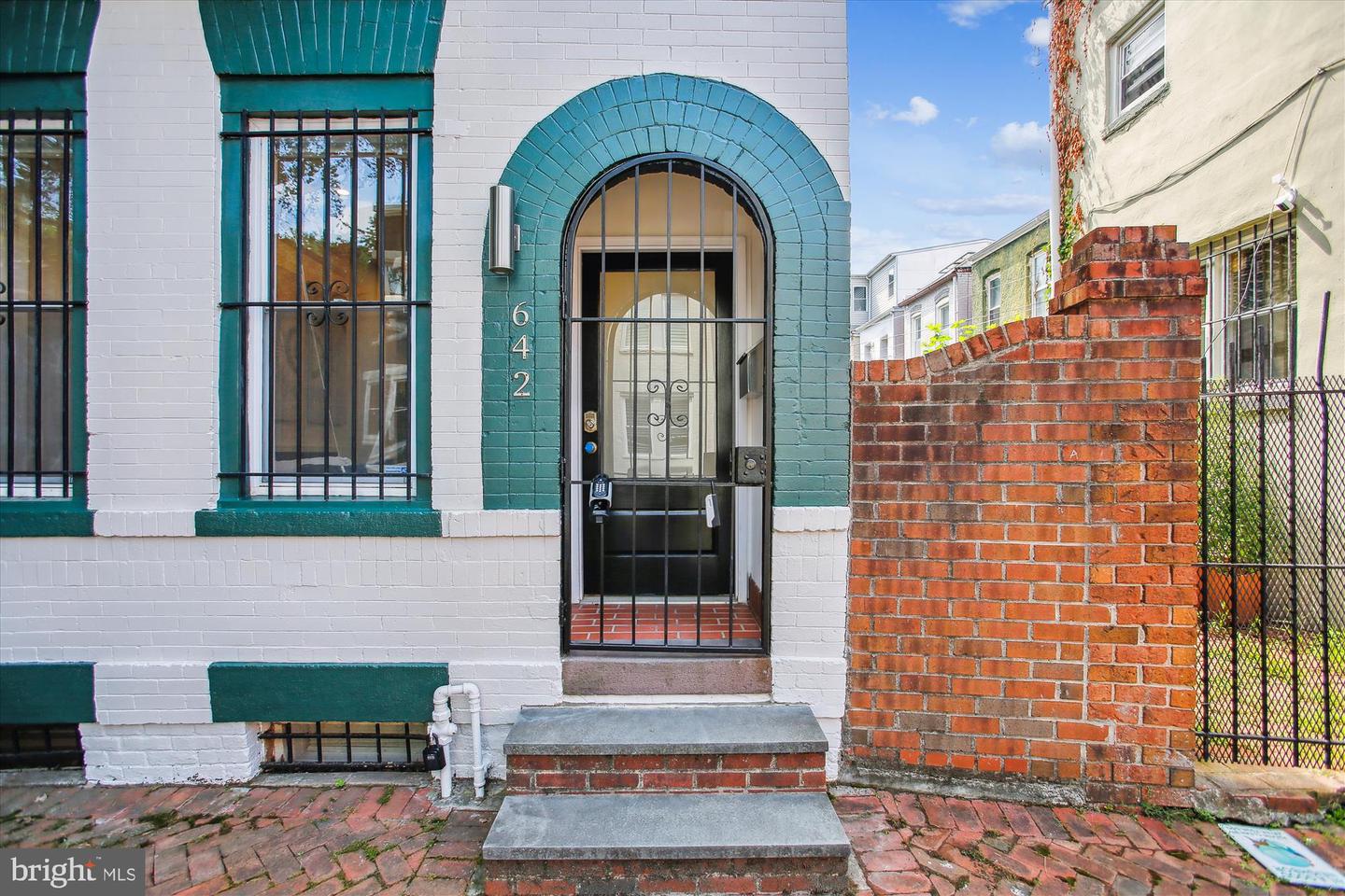 642 14TH PL NE, WASHINGTON, District Of Columbia 20002, 2 Bedrooms Bedrooms, ,1 BathroomBathrooms,Residential,For sale,642 14TH PL NE,DCDC2210168 MLS # DCDC2210168