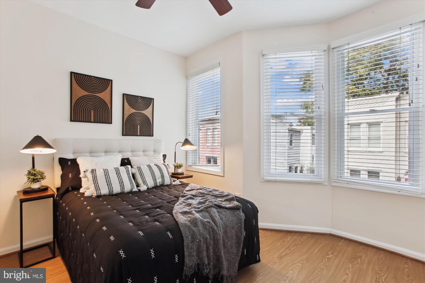 642 14TH PL NE, WASHINGTON, District Of Columbia 20002, 2 Bedrooms Bedrooms, ,1 BathroomBathrooms,Residential,For sale,642 14TH PL NE,DCDC2210168 MLS # DCDC2210168