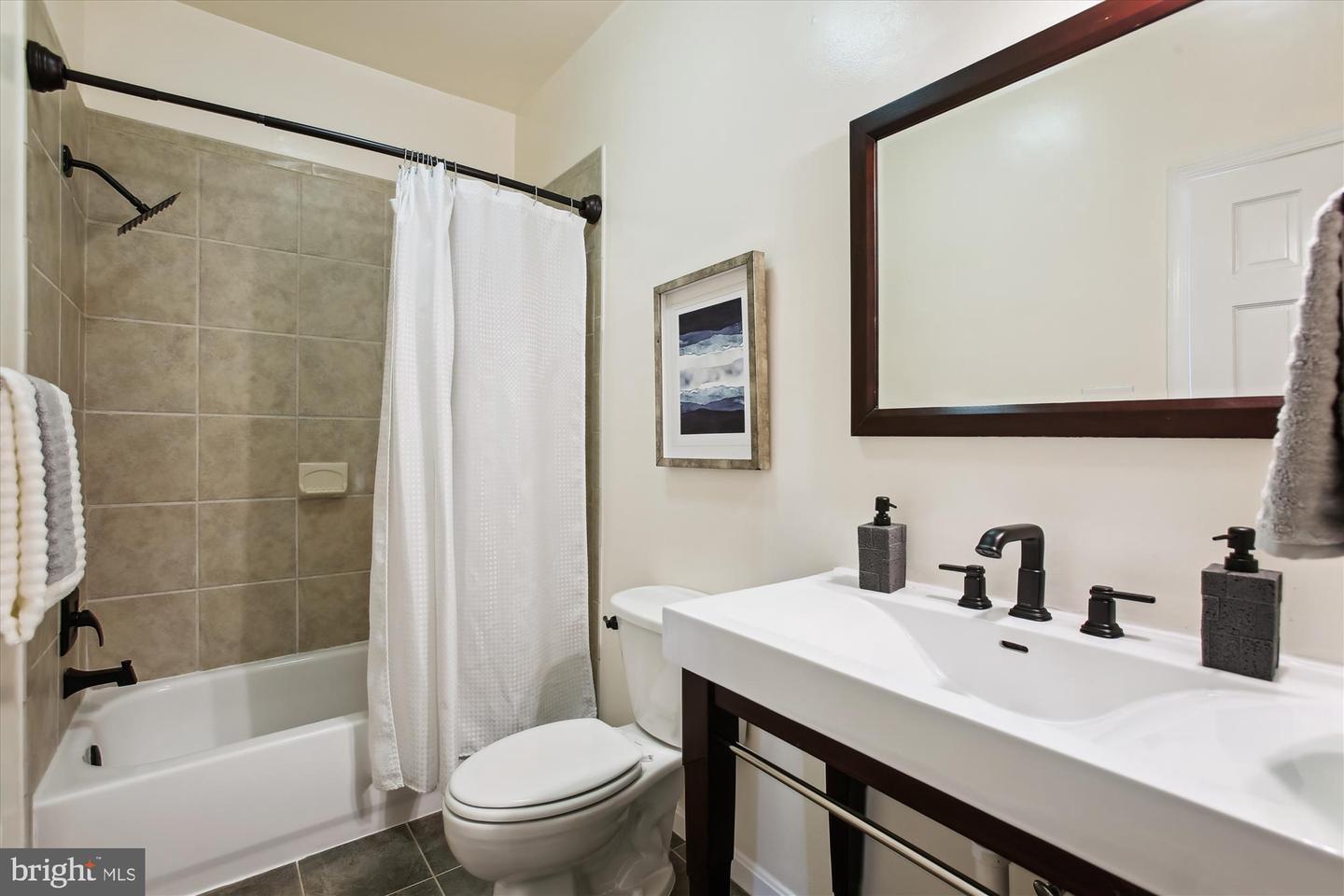 642 14TH PL NE, WASHINGTON, District Of Columbia 20002, 2 Bedrooms Bedrooms, ,1 BathroomBathrooms,Residential,For sale,642 14TH PL NE,DCDC2210168 MLS # DCDC2210168