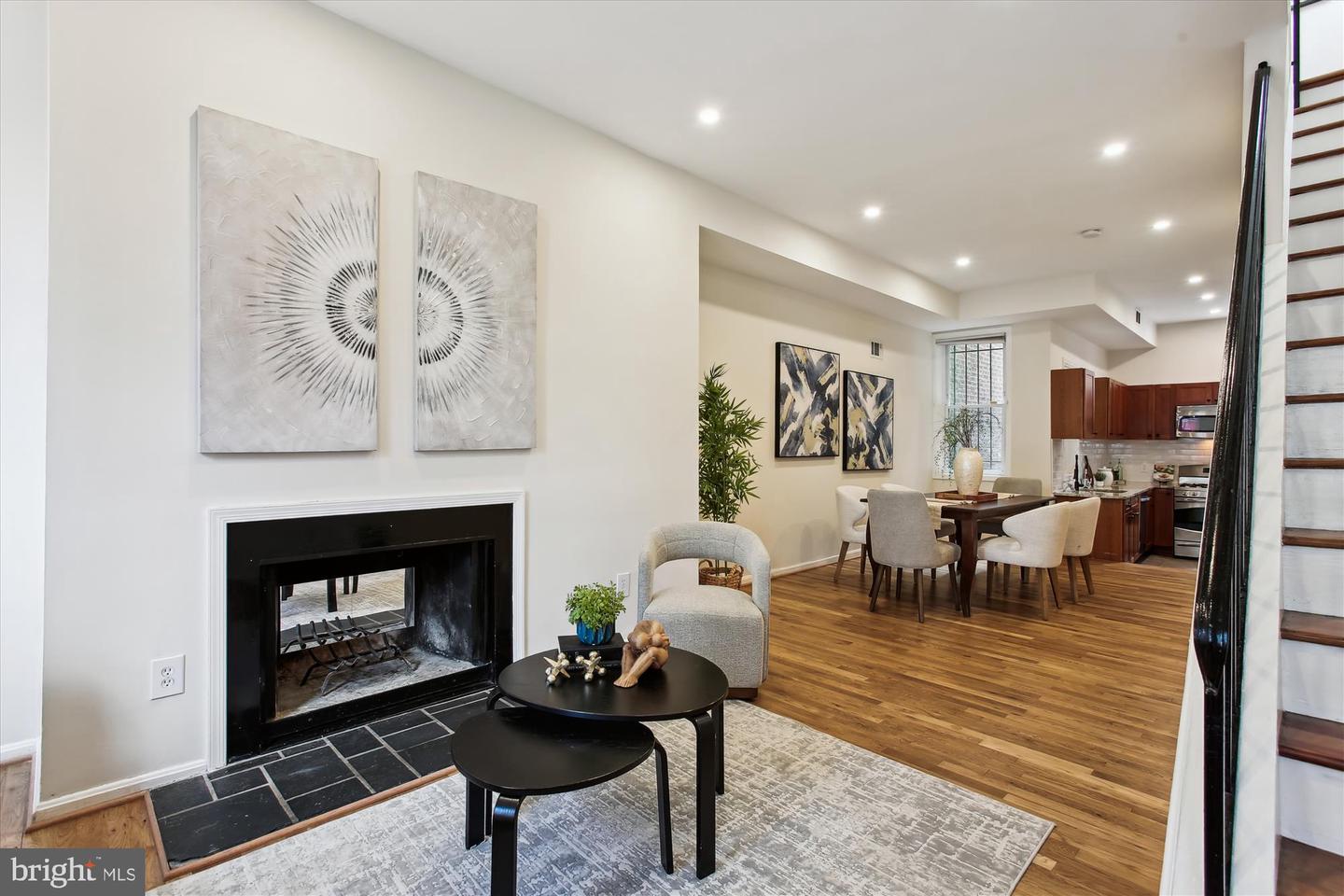 642 14TH PL NE, WASHINGTON, District Of Columbia 20002, 2 Bedrooms Bedrooms, ,1 BathroomBathrooms,Residential,For sale,642 14TH PL NE,DCDC2210168 MLS # DCDC2210168