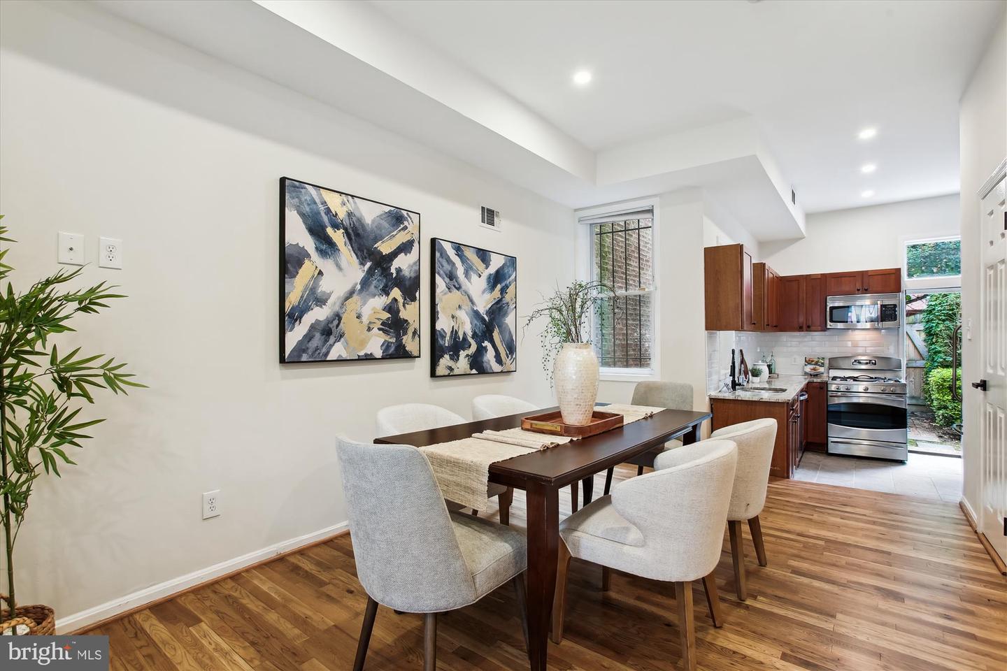 642 14TH PL NE, WASHINGTON, District Of Columbia 20002, 2 Bedrooms Bedrooms, ,1 BathroomBathrooms,Residential,For sale,642 14TH PL NE,DCDC2210168 MLS # DCDC2210168