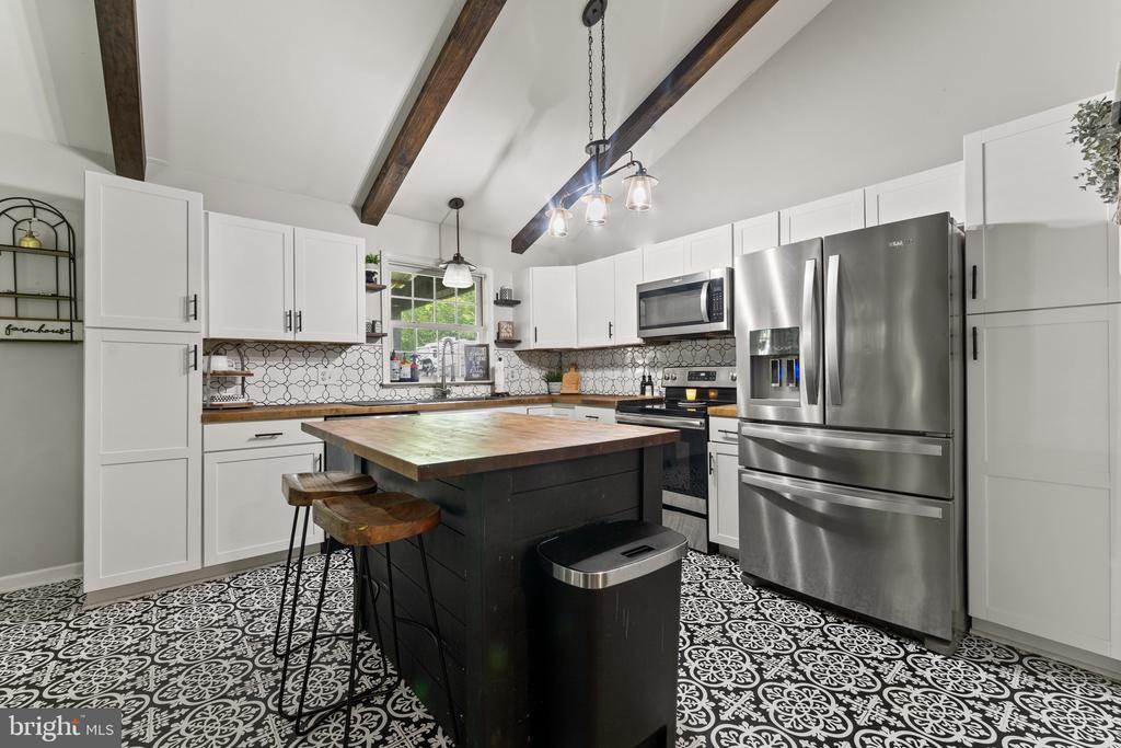6109 HAMS FORD RD, SPOTSYLVANIA, Virginia 22551, 7 Bedrooms Bedrooms, ,3 BathroomsBathrooms,Residential,6109 HAMS FORD RD,VASP2034860 MLS # VASP2034860