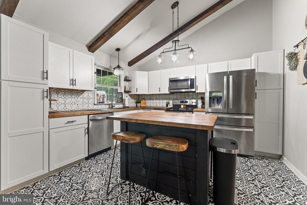 6109 HAMS FORD RD, SPOTSYLVANIA, Virginia 22551, 7 Bedrooms Bedrooms, ,3 BathroomsBathrooms,Residential,6109 HAMS FORD RD,VASP2034860 MLS # VASP2034860