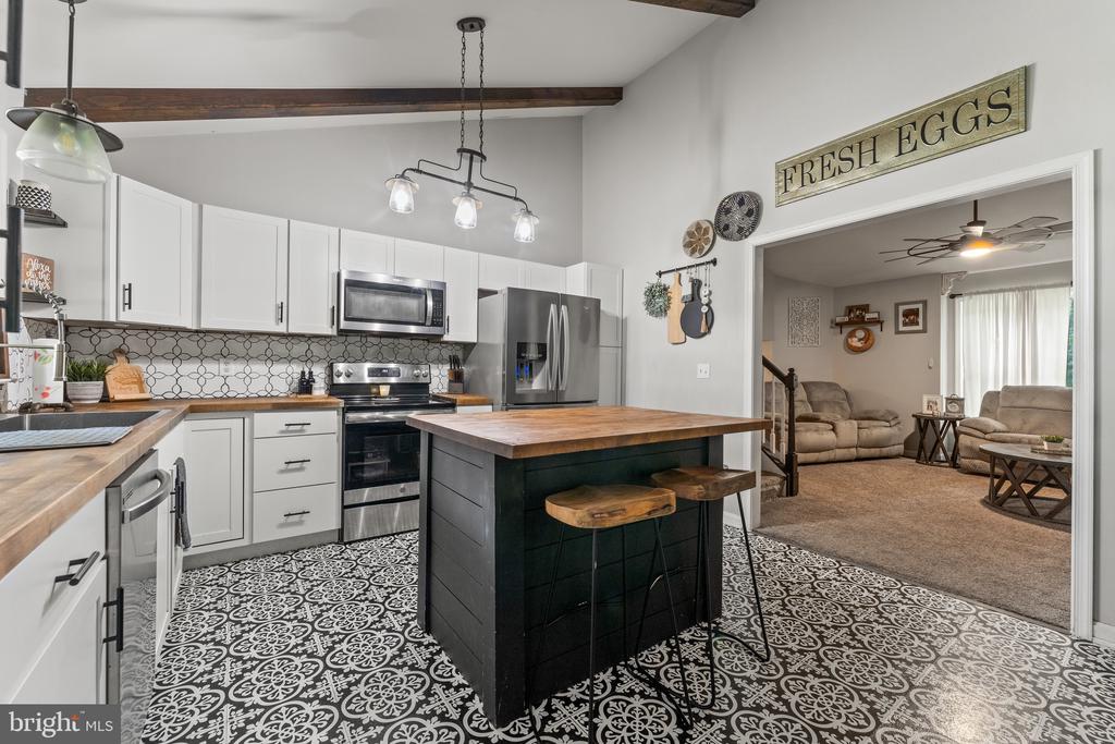 6109 HAMS FORD RD, SPOTSYLVANIA, Virginia 22551, 7 Bedrooms Bedrooms, ,3 BathroomsBathrooms,Residential,6109 HAMS FORD RD,VASP2034860 MLS # VASP2034860