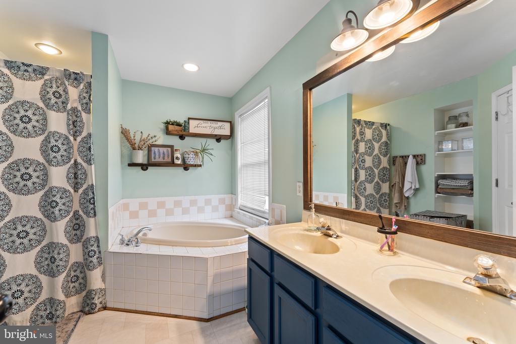6109 HAMS FORD RD, SPOTSYLVANIA, Virginia 22551, 7 Bedrooms Bedrooms, ,3 BathroomsBathrooms,Residential,6109 HAMS FORD RD,VASP2034860 MLS # VASP2034860