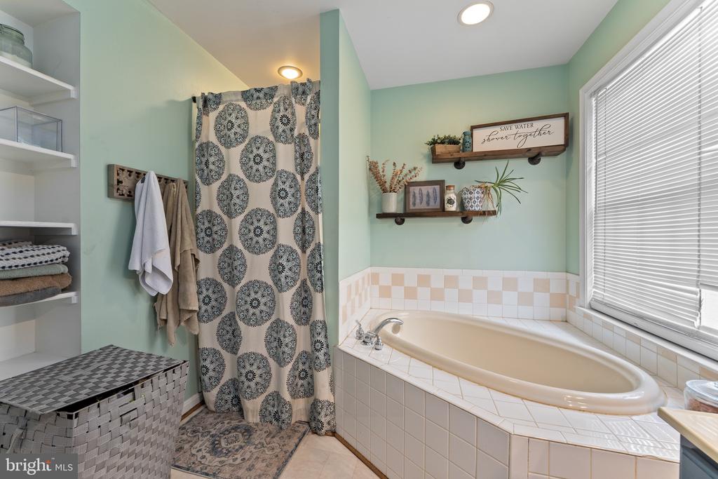 6109 HAMS FORD RD, SPOTSYLVANIA, Virginia 22551, 7 Bedrooms Bedrooms, ,3 BathroomsBathrooms,Residential,6109 HAMS FORD RD,VASP2034860 MLS # VASP2034860