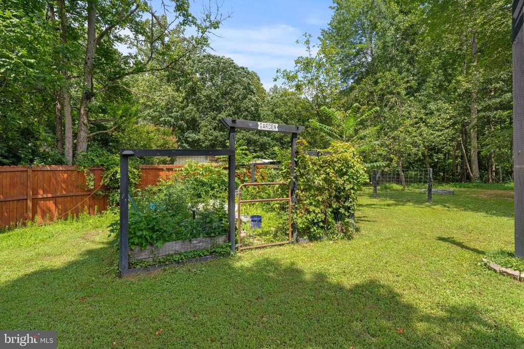 6109 HAMS FORD RD, SPOTSYLVANIA, Virginia 22551, 7 Bedrooms Bedrooms, ,3 BathroomsBathrooms,Residential,6109 HAMS FORD RD,VASP2034860 MLS # VASP2034860