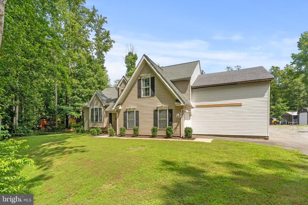 6109 HAMS FORD RD, SPOTSYLVANIA, Virginia 22551, 7 Bedrooms Bedrooms, ,3 BathroomsBathrooms,Residential,6109 HAMS FORD RD,VASP2034860 MLS # VASP2034860