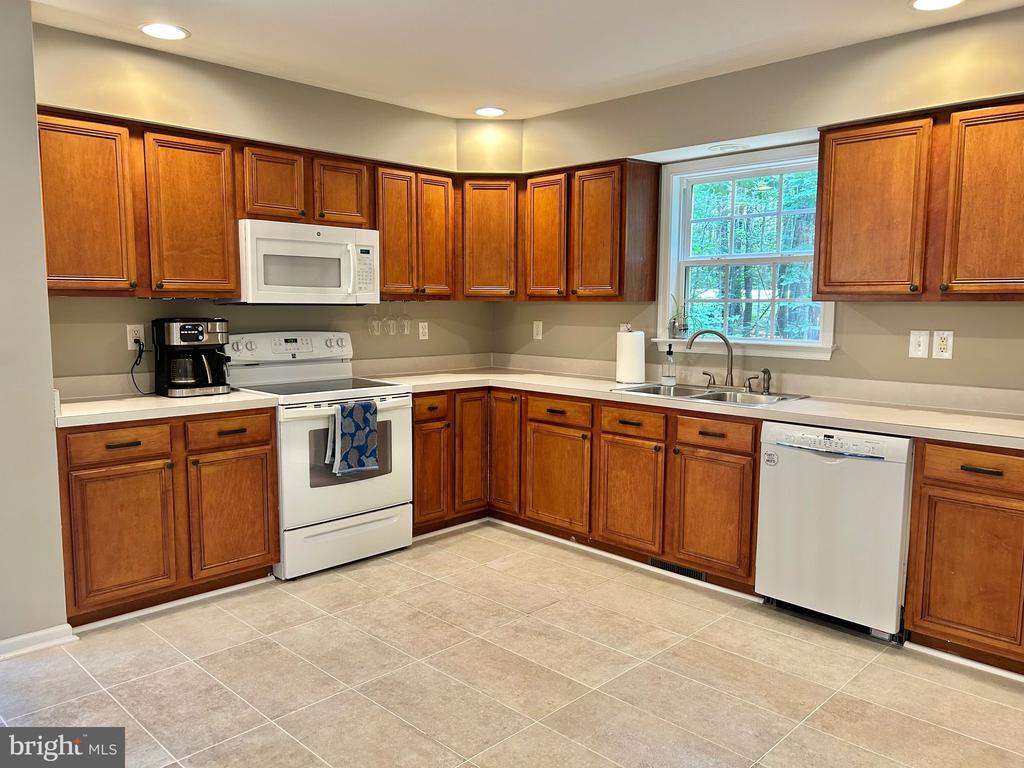 11 COTTONWOOD DR, BARBOURSVILLE, Virginia 22923, 3 Bedrooms Bedrooms, ,2 BathroomsBathrooms,Residential,11 COTTONWOOD DR,VAGR2000742 MLS # VAGR2000742