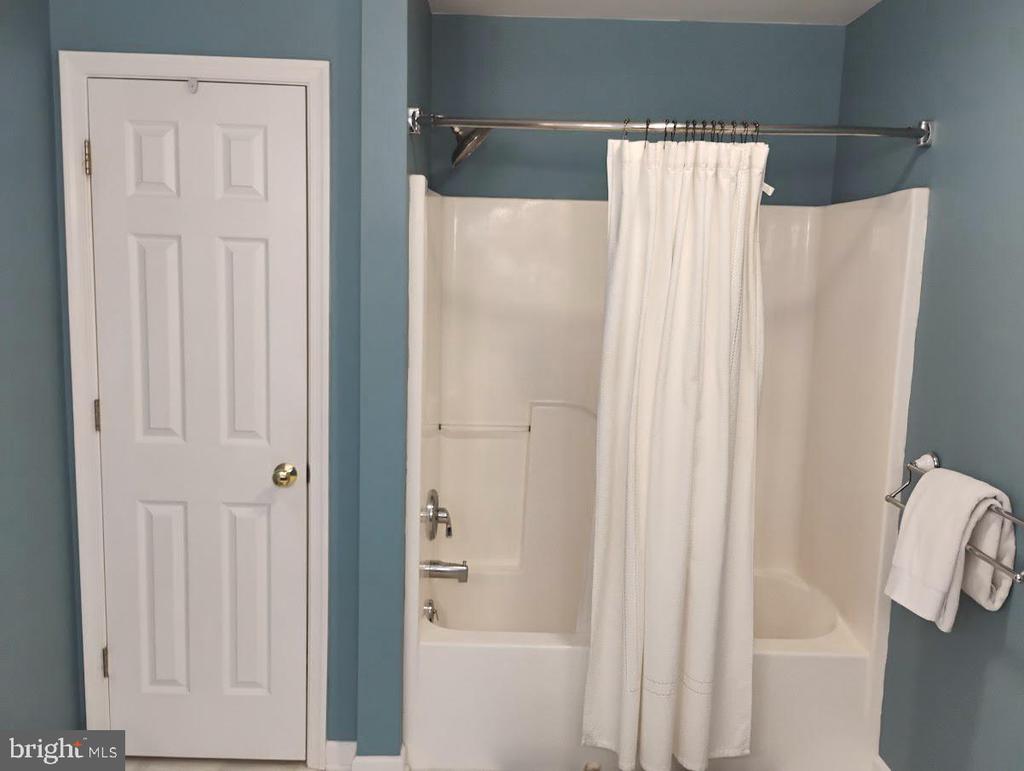 11 COTTONWOOD DR, BARBOURSVILLE, Virginia 22923, 3 Bedrooms Bedrooms, ,2 BathroomsBathrooms,Residential,11 COTTONWOOD DR,VAGR2000742 MLS # VAGR2000742